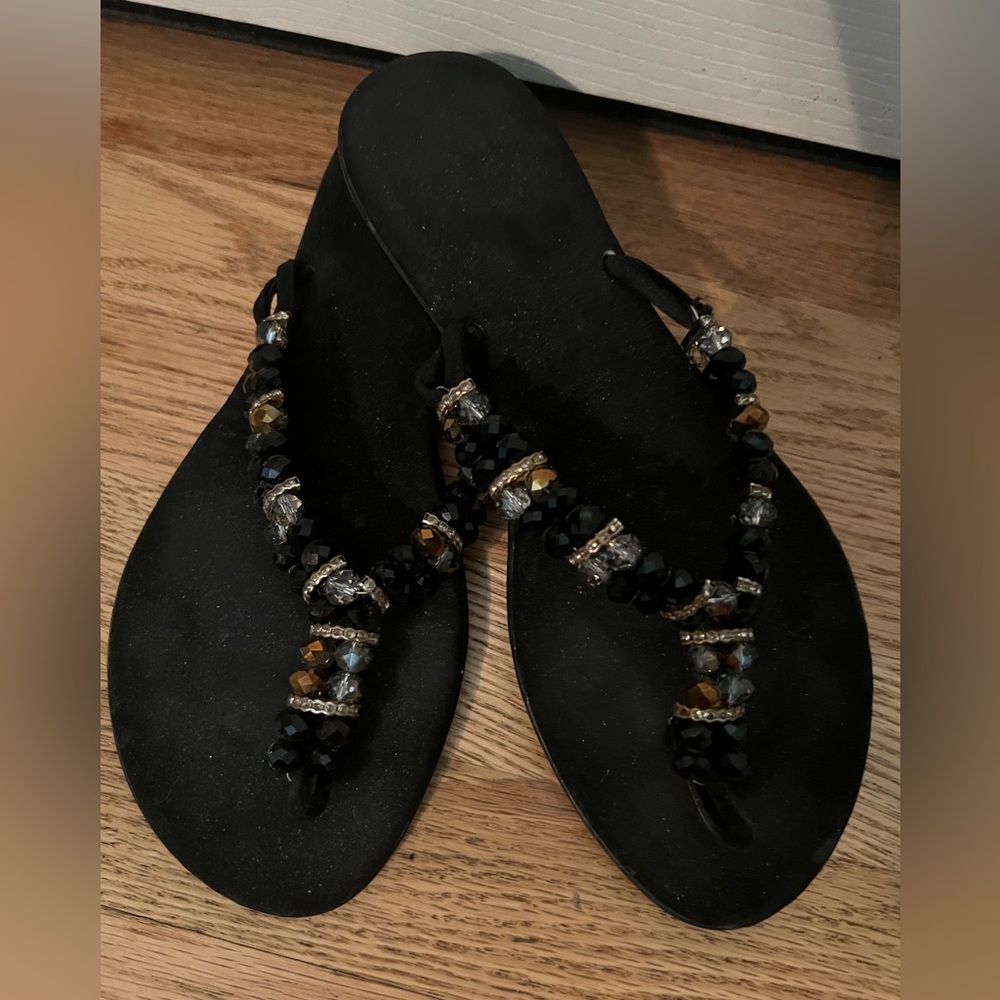Glitter bead t-strap flip flops